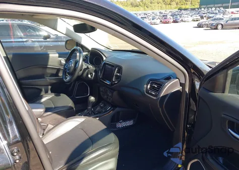 2021 Jeep Compass Limited 4X4 z USA, uszkodzony, nr VIN 3C4NJDCB9MT565539